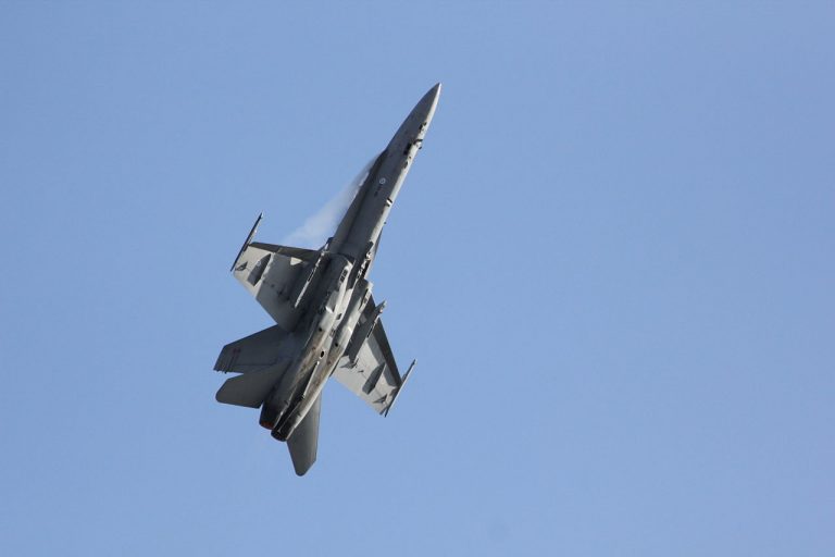 F-18C_Hornet_Tour_de_Sky_Oulu_2014-08-10_04
