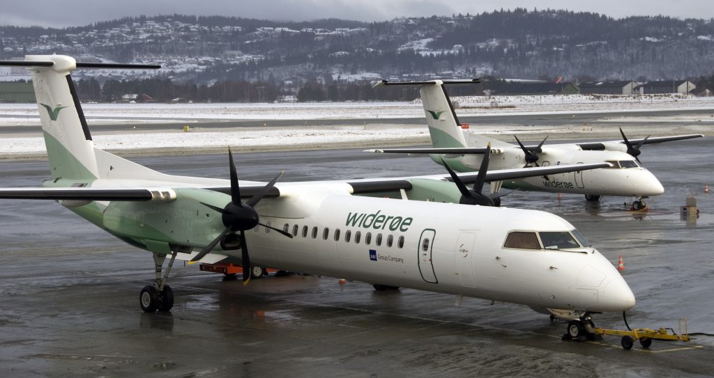 Widerøe_Dash_8-100_and_Q400_at_Værnes