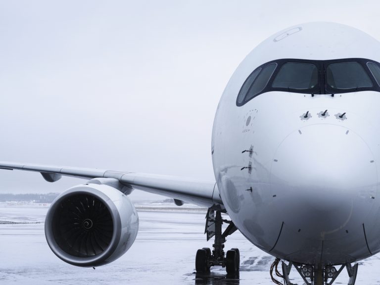 Finnair_A350_detail_nose_and_wing